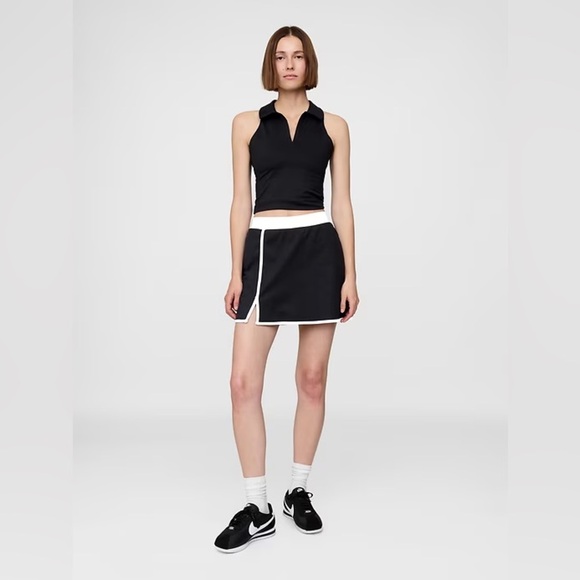 GAP Dresses & Skirts - GAP Black and White Mini Skirt